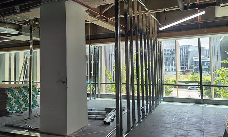 閔行外企海道爾夫?qū)嶒炇夜巨k公室裝修現(xiàn)場 閔行外企海道爾夫?qū)嶒炇夜巨k公室裝修現(xiàn)場