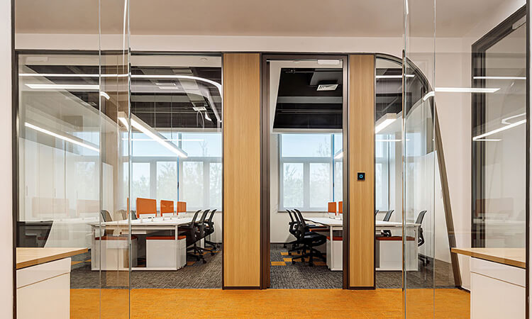 小型園區玻璃隔斷辦公室
